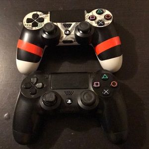 PS4 controllers